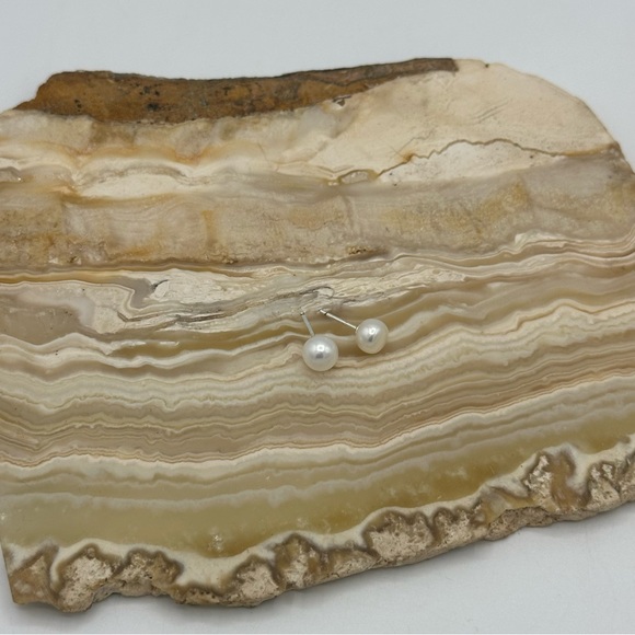 White stud earrings - Picture 11 of 16